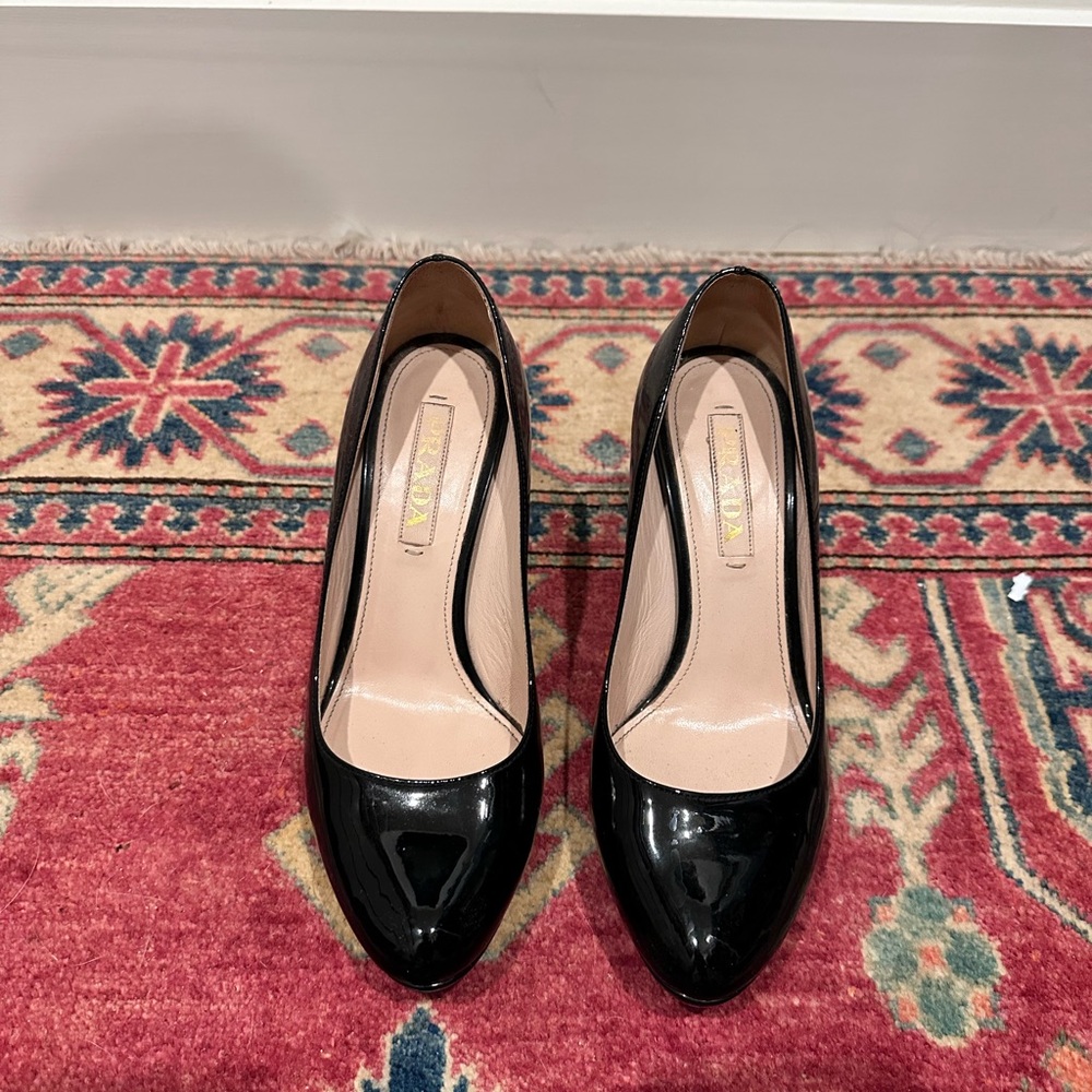 Elegant Black Women's Pumps